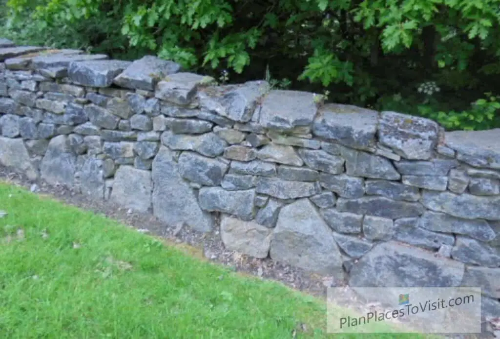 Dry Stone walls in Yorkshire - Boulder Wall Dry Stone Wall 